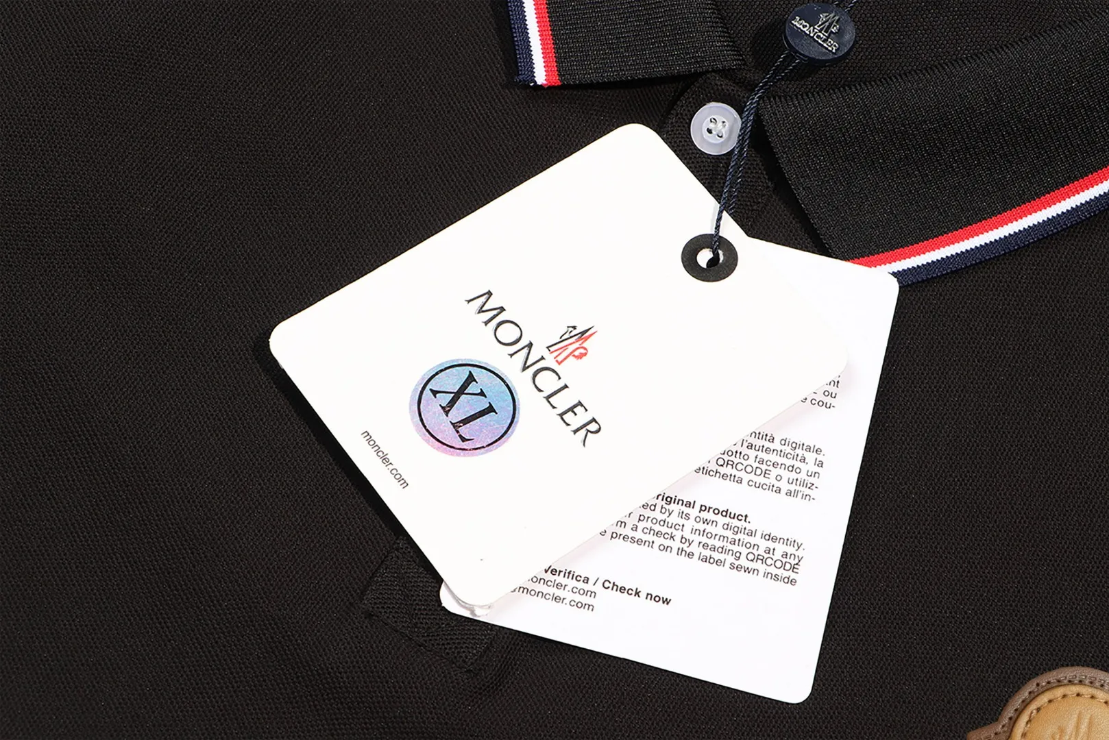 【New Arrival In Stock】𝐌𝐎𝐍𝐂𝐋𝐄𝐑~ #2025 New Arrival Quality POLO ， Breathable ， ， ， Quality。 ！ ， ！ LOGO Quality ：Black，White Sizes：M~L~XL~2XL~3XL